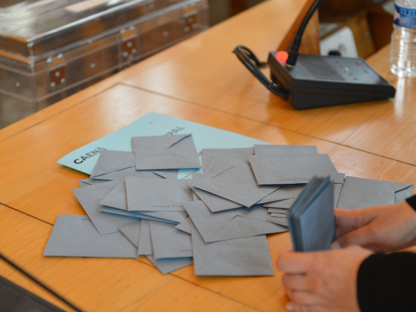 Bulletins de vote à Caen