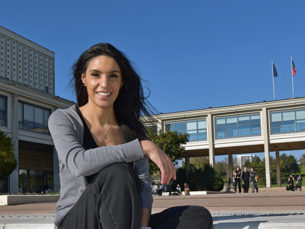 Rim Ridane sur le campus universitaire