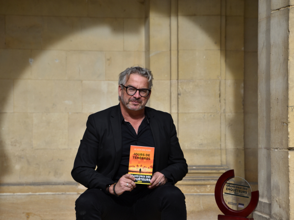 Alain Decker publie son premier roman policier.