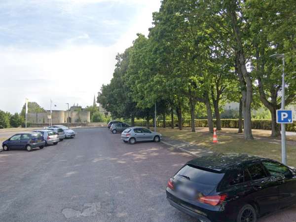 Parking du Château, porte des Champs
