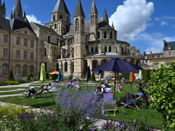 Vue de l'esplanade Jean-Marie Louvel l'été