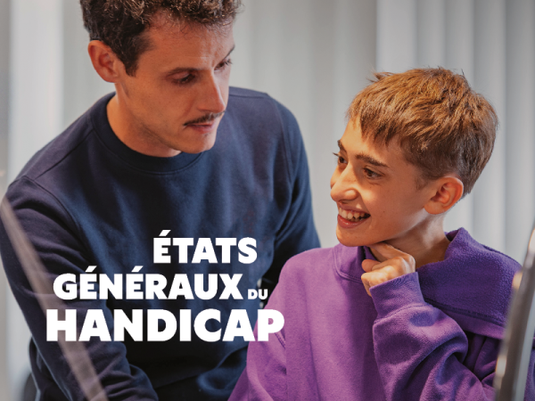 Enfant handicapé et professeur lors d'une séance de musique