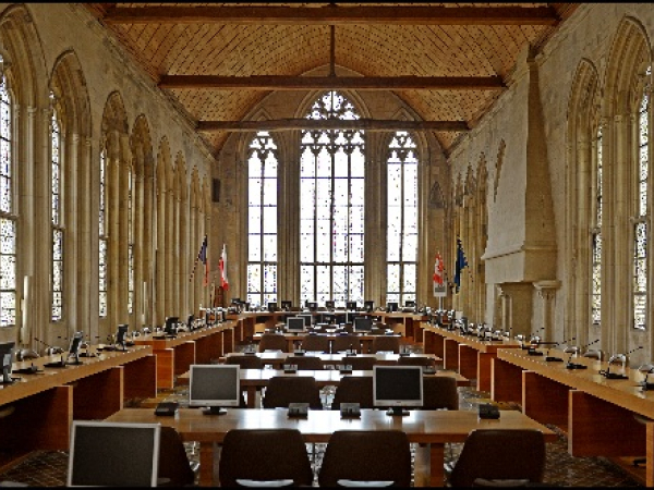 Vue de la salle des Gardes, lieu du Conseil municipal