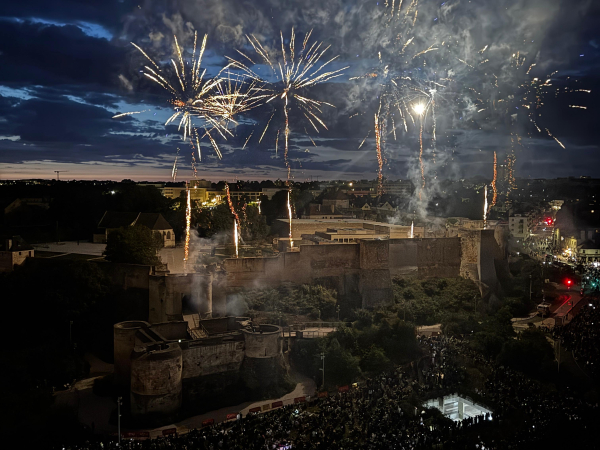 Vue du feu d'artifice tiré depuis le château