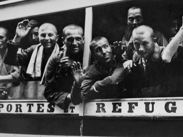 1945, le rapatriement des prisonniers, déportés, travailleurs et réfugiés 