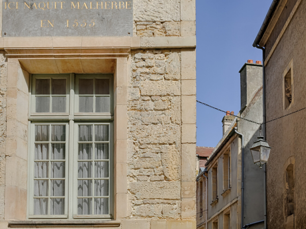 12 nov Caen poètes -Caen__place_Malherbe__Maison_natale_de_
