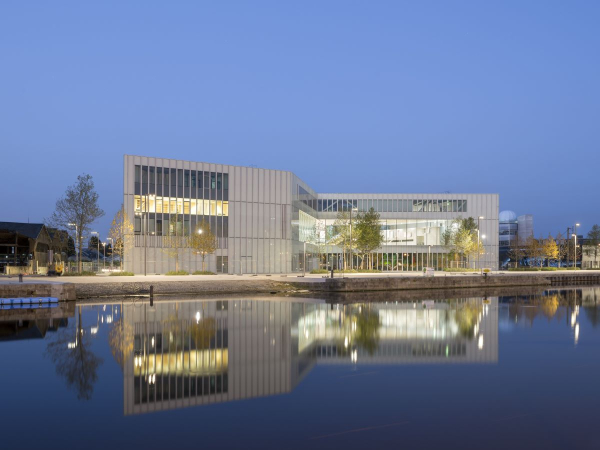 501355-Vue_exterieur_bibliotheque-Antoine_Cardi