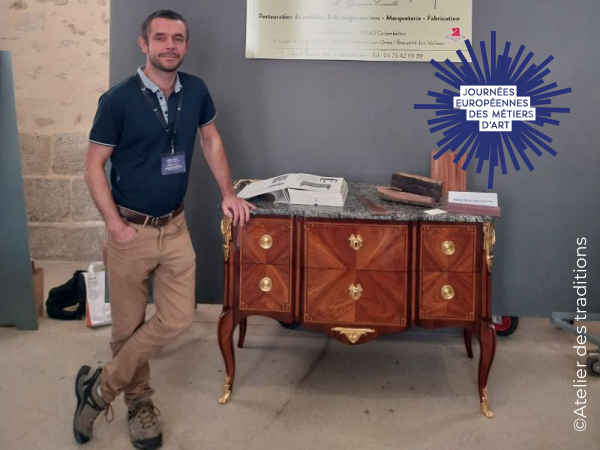 Artisans d'art en collaboration avec un antiquaire