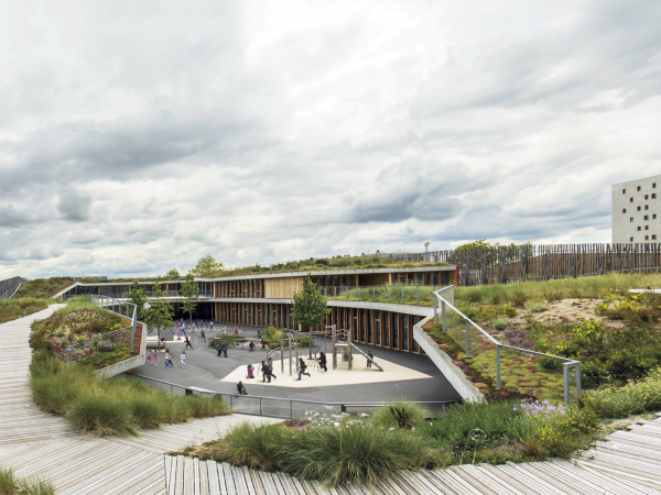 La toiture vivante de L'école Aimé Césaire sur l'ile de N