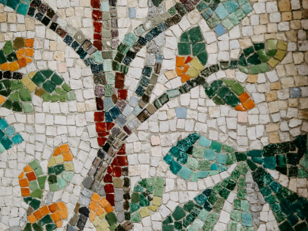  Bâtir en couleur : atelier mosaïque