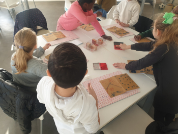 Enfants en atelier au Pavillon