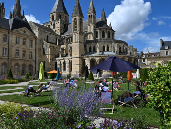 Vue de l'esplanade Jean-Marie Louvel l'été