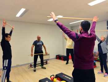 Personnes faisant du taiso, sport en douce