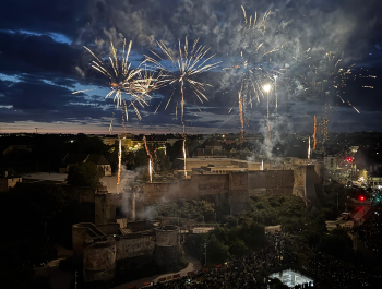 Vue du feu d'artifice tiré depuis le château
