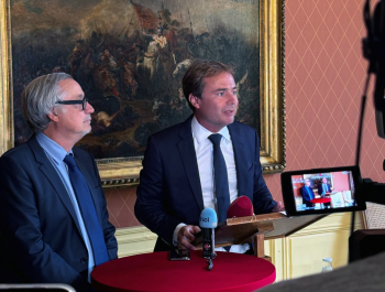 B. Coutanceau et A. Olivier s'exprimant devant la presse