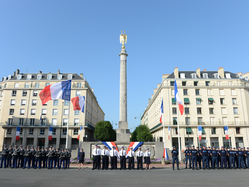 Défile du 14 juillet sur l'ancienne place Foch
