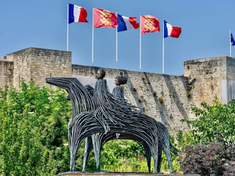 590478-Statue-de-Guillaume-et-Mathilde-J.-Blondel-1200px