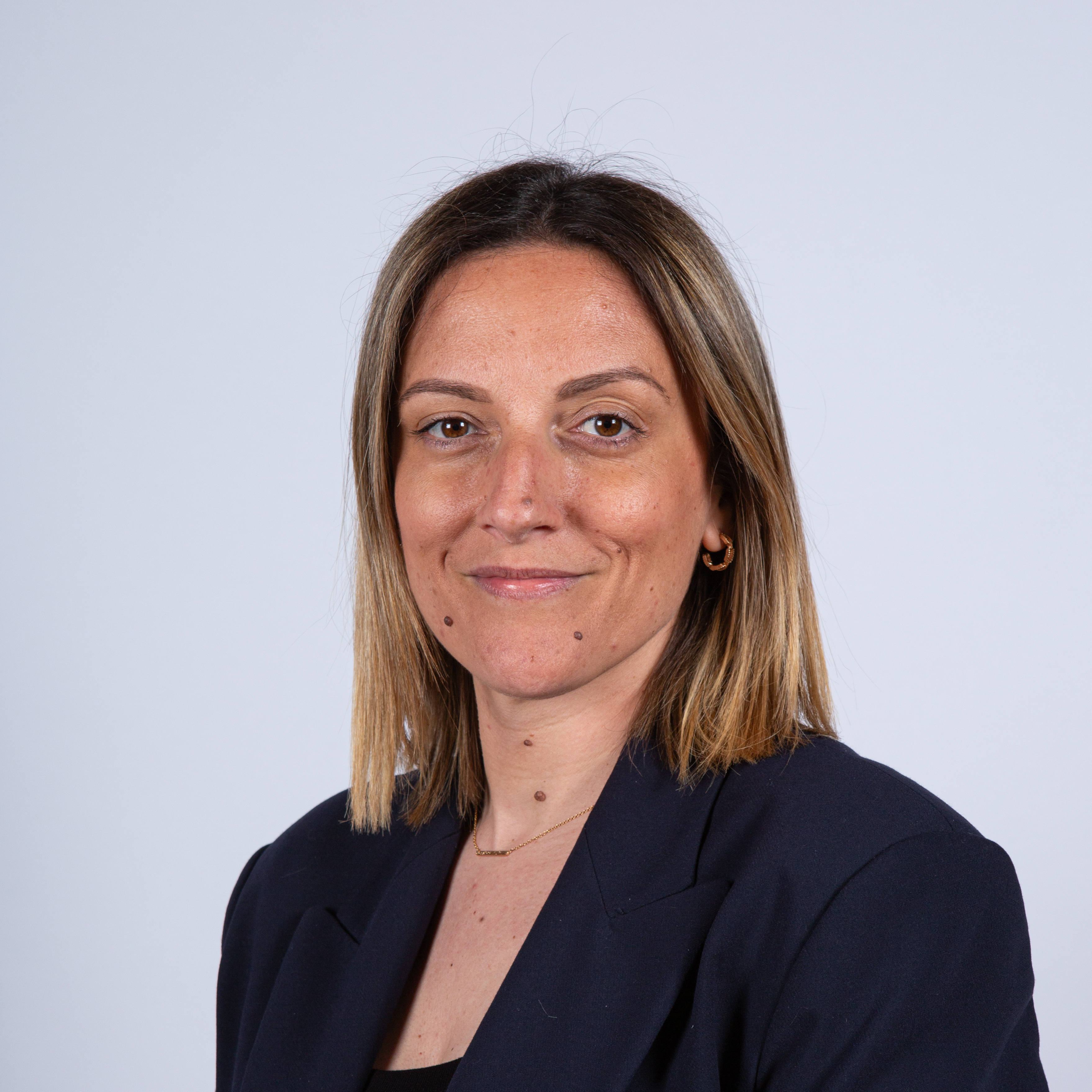 Portrait d'Azilis Ladjadj, 17ème adjointe en charge de la proximité Centre et Sud-Ouest