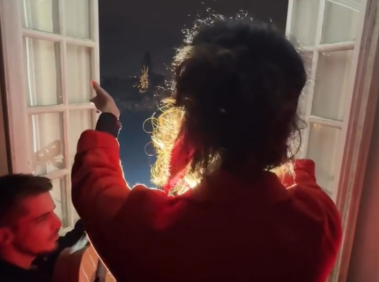 Prestation du trio Jazz à Caen depuis la fenêtre de l'hôtel de ville