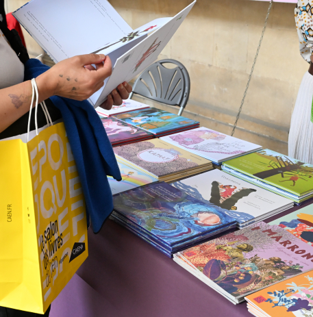 Livres lors du salon du livre Époque