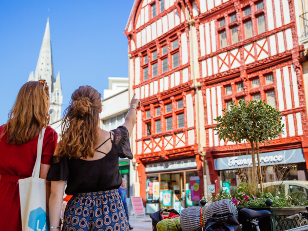 Sortie_entre_amies_dans_la_ville_de_Caen-Caen_la_mer_Tourism